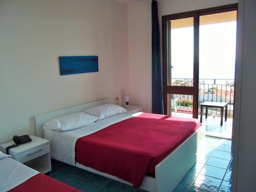 Hotel Bellavista S'Archittu Экстерьер фото